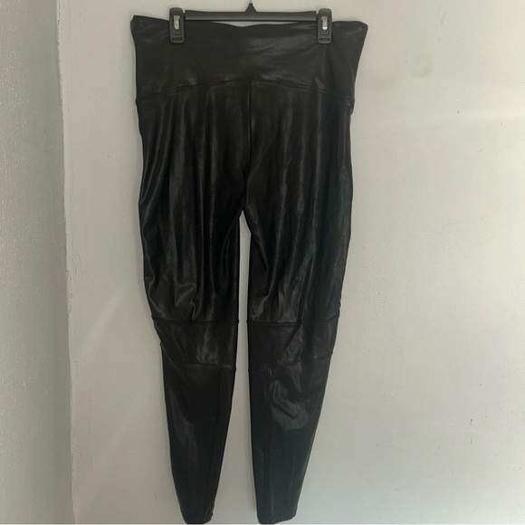 SPANX Classic Black Leggings - Picture 2 of 3